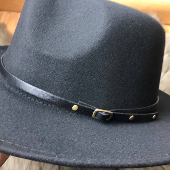 - BLACK STYLISH LADIES FEDORA HAT *NWT*